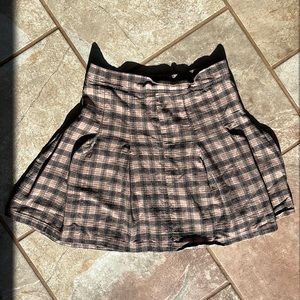 Plaid ruffled skirt, Size medium.